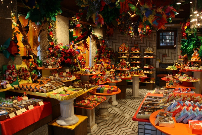 vente-TARADEAU-min_candy_store_chocolate_shop_chocolate_switzerland-393515